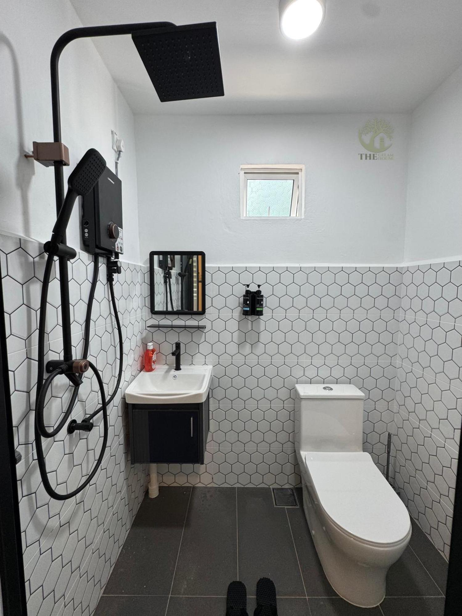 Вилла The Gelam House Kampong Telaga Papan Экстерьер фото